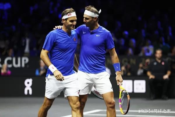 年拉沃尔杯, 萦绕着一个 年拉沃尔杯, 萦绕着一个